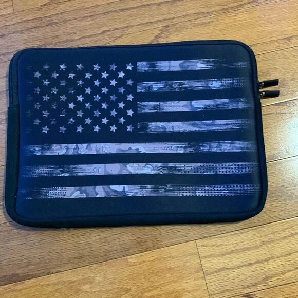 Americana padded laptop case.  Very thick & nice. - Picture 1 of 6